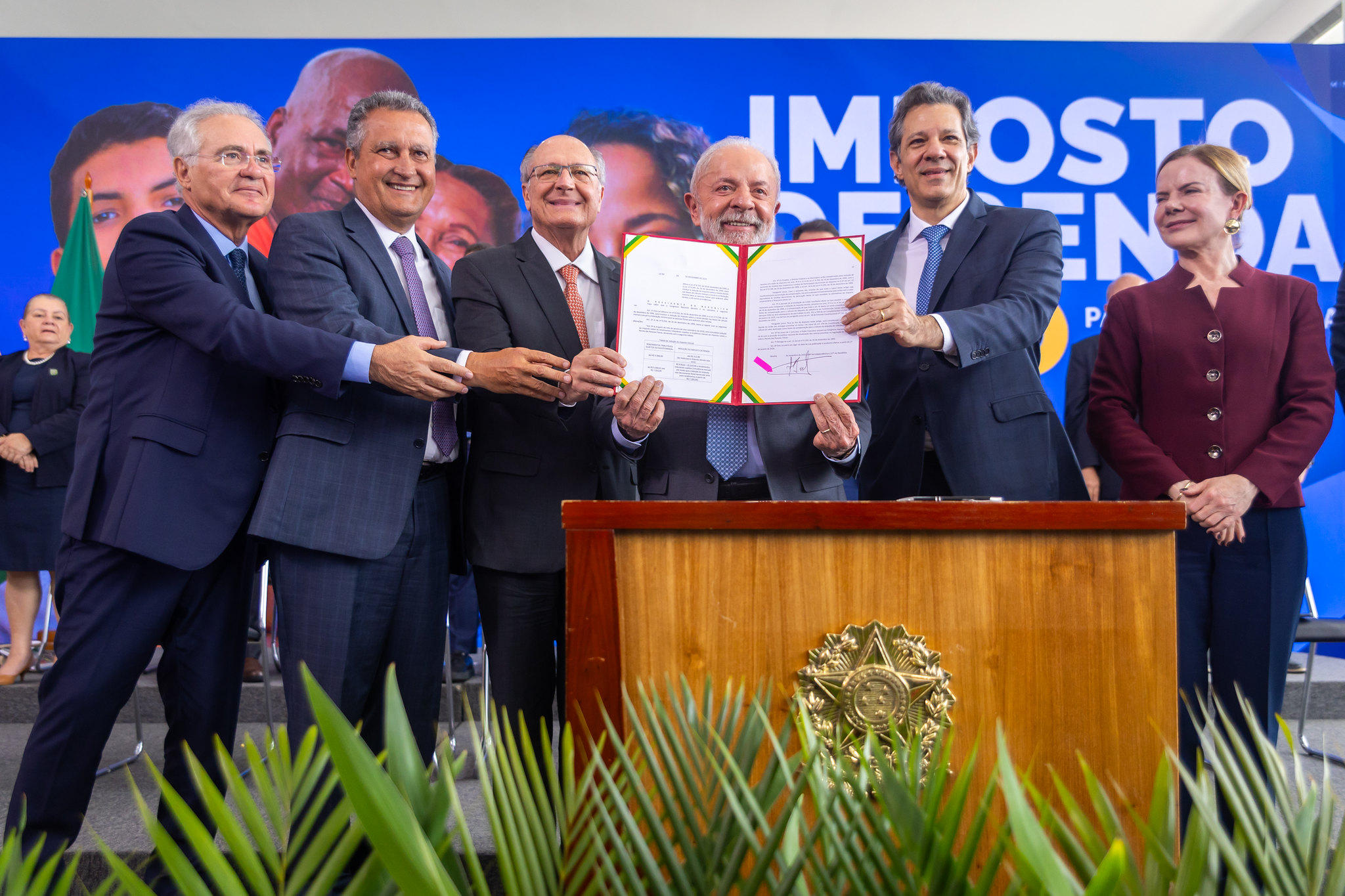 Lula sanciona lei que isenta IR para quem ganha até R$ 5.000 por mês ; nova regra entra em vigor a partir de 1º de janeiro