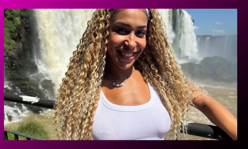 Influencer salta nua de paraquedas e revela motivo; veja fotos