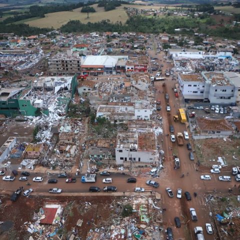 Ventos de 250 km/h: Tornado que destruiu 90% cidade de Rio Bonito pode estar entre os 10 piores da história
