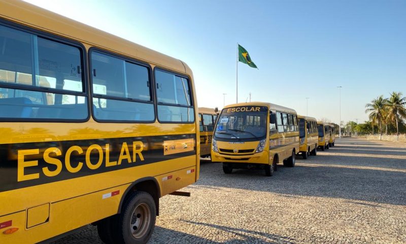 Cinco ex-prefeitos são multados por descumprirem acordos que previam melhorias no transporte escolar
