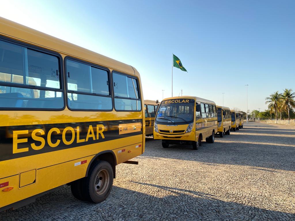 Cinco ex-prefeitos são multados por descumprirem acordos que previam melhorias no transporte escolar