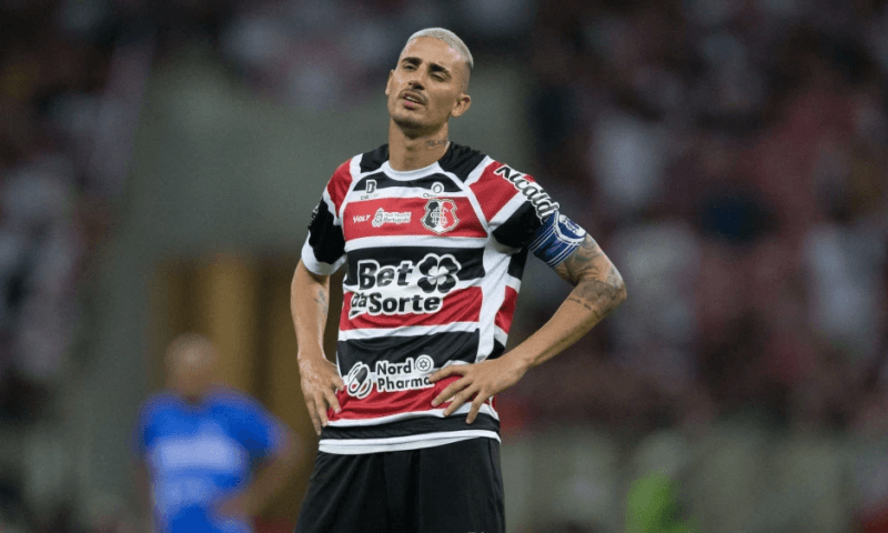 Thiago Galhardo vence ação na CNRD e rescinde contrato com o Santa Cruz