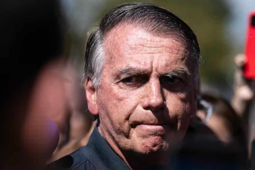 Moraes autoriza comida especial para Bolsonaro durante a prisão