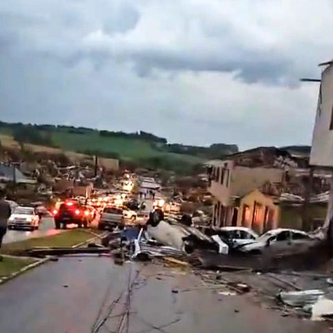 Cinco pessoas morrem após tornado devastar 80% de cidade no interior do Paraná