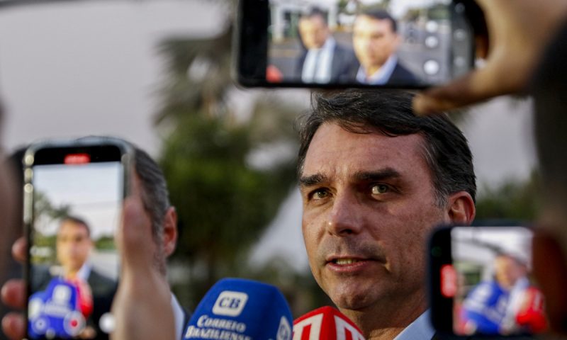Flávio define anistia como prioridade após ser escolhido para disputa à Presidência pelo pai