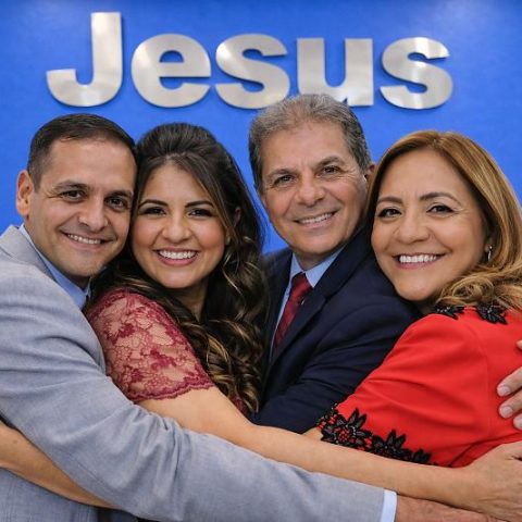 Sexo, poder e traição: Filho de pastor da Assembleia de Deus é acusado de articular sedução da esposa para enfraquecer o pai e assumir igreja