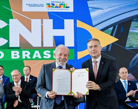 Lula lança novas regras para CNH que podem baratear em até 80% o processo da 1º habilitação