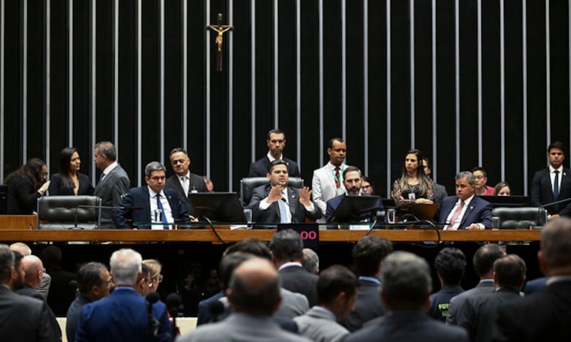 Congresso aprova Orçamento com corte em Previdência e Pé-de-Meia e R$ 61 bilhões em emendas parlamentares