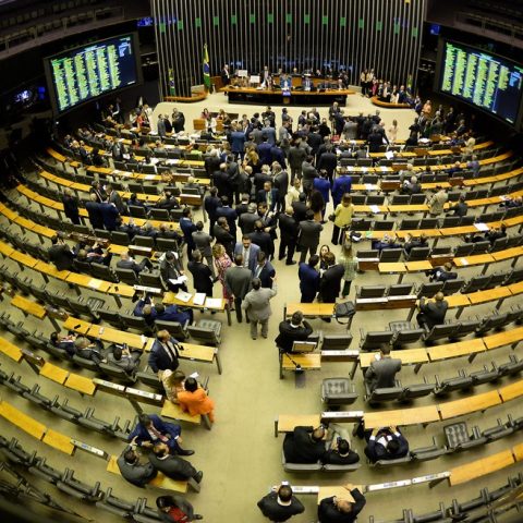 Câmara dos Deputados abre concurso e tem salários de até R$ 30 mil; veja como participar