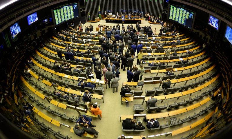 Câmara dos Deputados abre concurso e tem salários de até R$ 30 mil; veja como participar