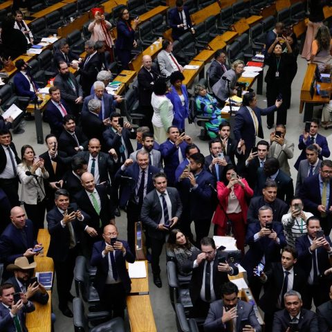 Votação ocorreu na madrugada: Câmara aprova aprova PL da Dosimetria reduz penas para Bolsonaro e outros condenados