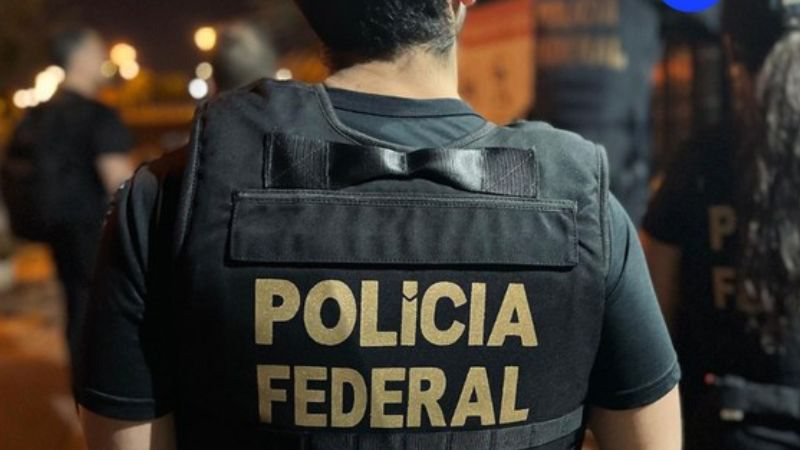 Alvo da PF em desvio de emendas parlamentares,Deputado tenta se livrar de celulares jogando pela janela durante operação