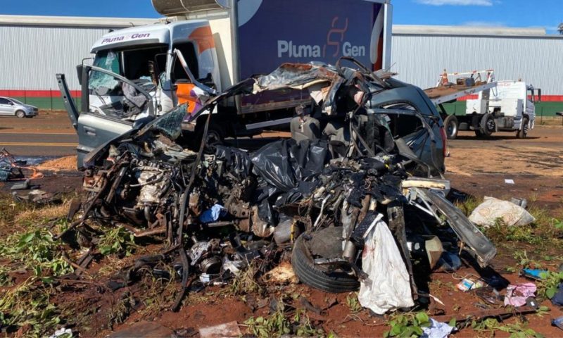 Volta da praia se transforma em tragédia: Seis pessoas da mesma família incluindo dois bebês morrem em grave acidente