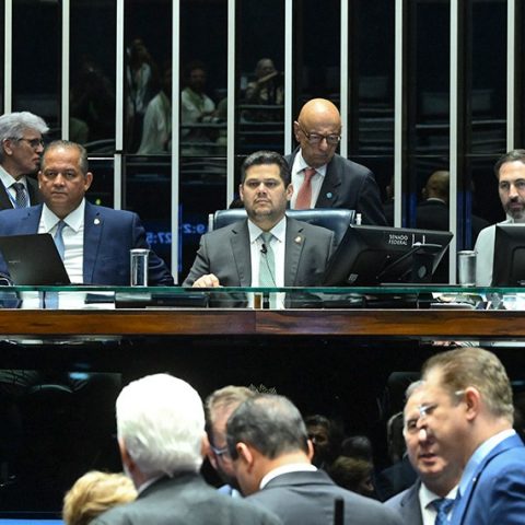 Senado aprova PL da Dosimetria que beneficia Bolsonaro e presos pelo 8/1; texto vai à sanção presidencial