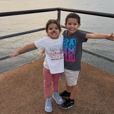 Irmãos de 4 anos que morreram afogados em chácara são sepultados