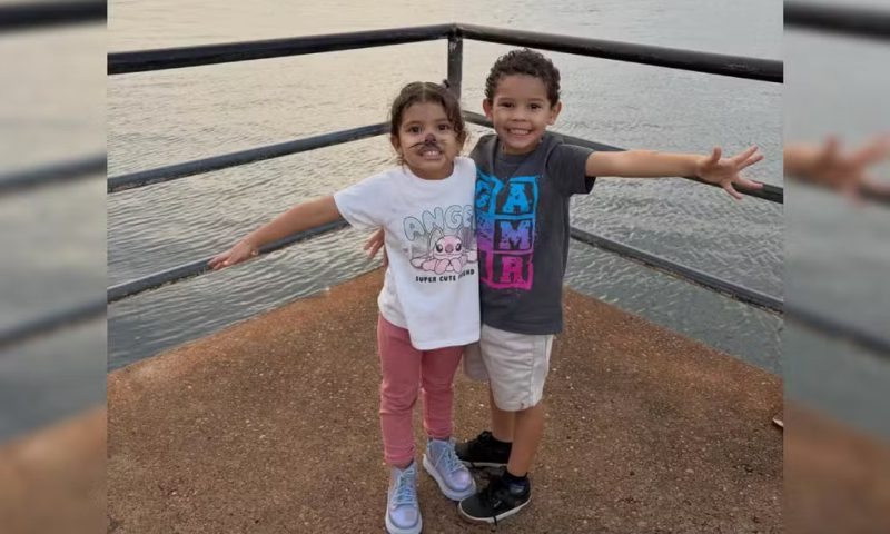 Irmãos de 4 anos que morreram afogados em chácara são sepultados