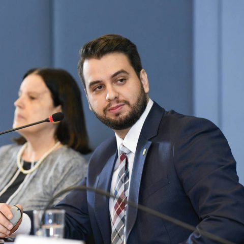 Ex-assessor de Bolsonaro, Filipe Martins,descumpre medidas em prisão domiciliar e é levado para presídio