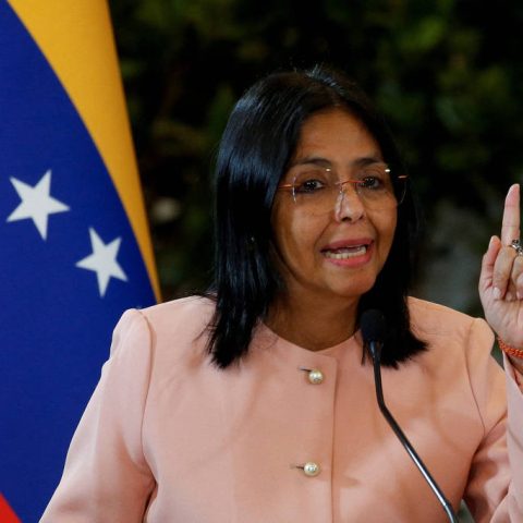 Suprema Corte da Venezuela ordena que vice assuma presidência