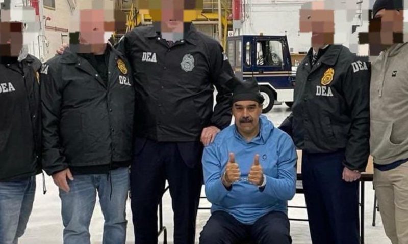 Governo Trump publica imagens de Maduro sendo levado à prisão nos EUA