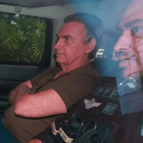 Moraes determina transferência de Bolsonaro para a Papudinha.