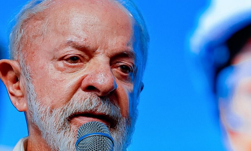 Lula passa por exames pré-operatórios para cirurgia de catarata que acontece nesta sexta