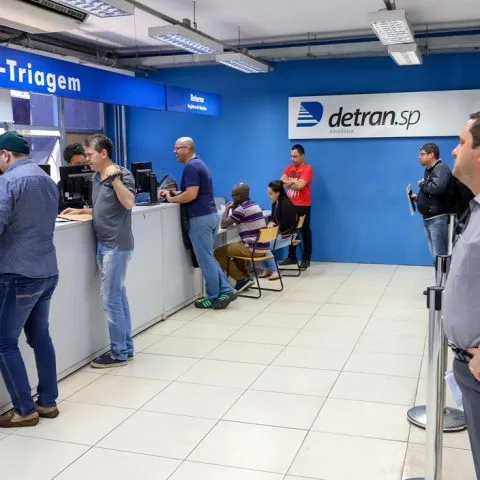 Detrans de três estados anunciam concursos públicos para 2026; salários de até R$ 12 mil