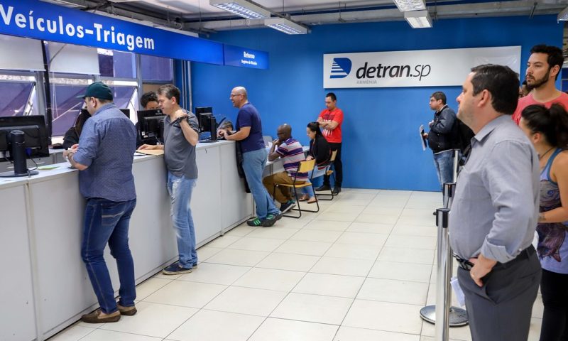 Detrans de três estados anunciam concursos públicos para 2026; salários de até R$ 12 mil