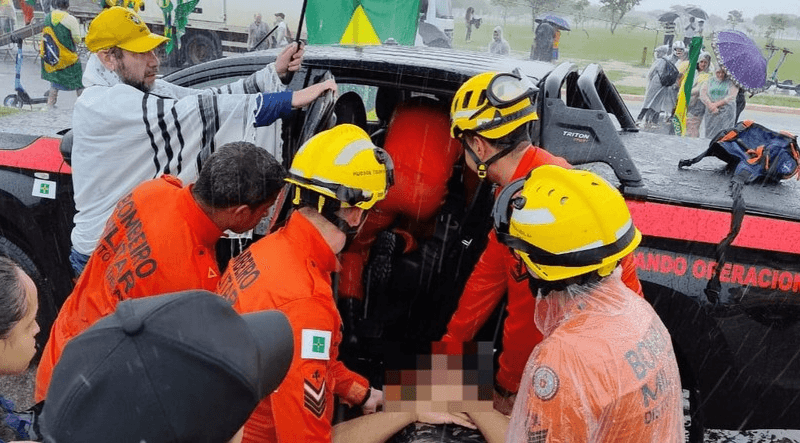 Caminhada de Nikolas: 72 feridos e oito em estado grave após queda de raio em ato