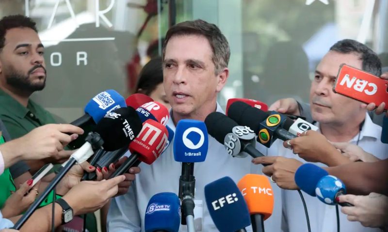 Médico de Bolsonaro diz que ex-presidente tem tontura, desequilíbrio e oscilação de memória e interação medicamentosa