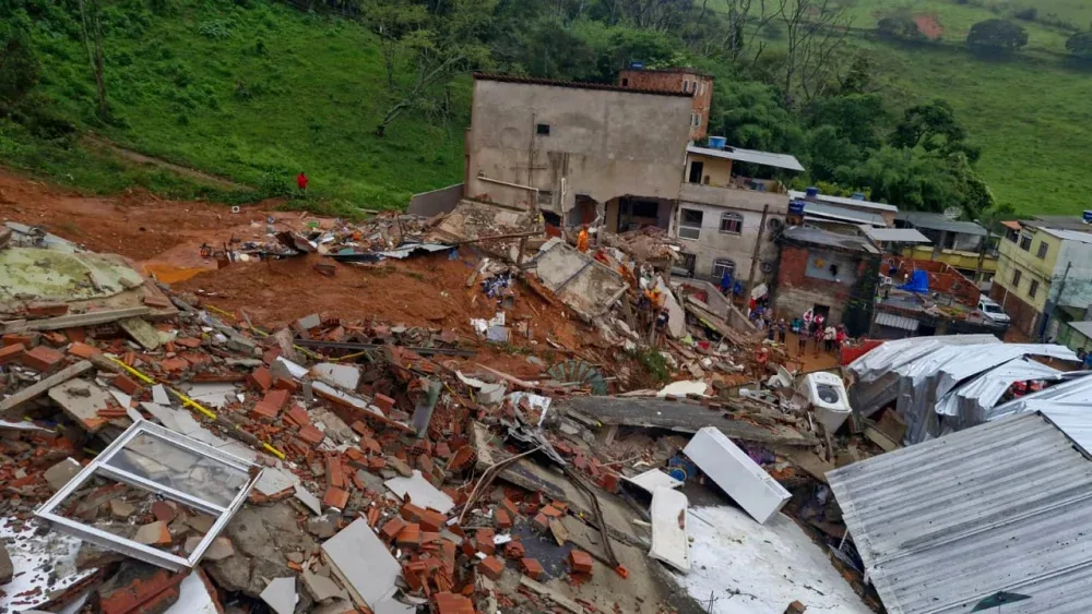 Tragédia em Minas Gerais: Bombeiros buscam por 47 desaparecidos; 23 morreram