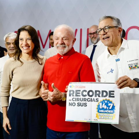 Lula visita fábrica de medicamentos em Suape ao lado de Raquel Lyra, João Campos e ministro da Saúde