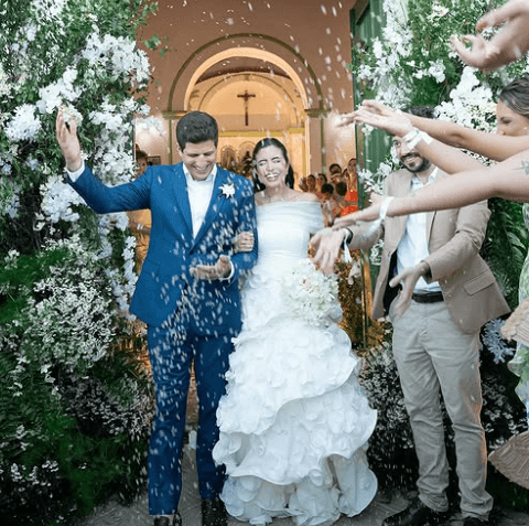 João Campos e Tabata Amaral se casam na Praia dos Carneiros em Tamandaré