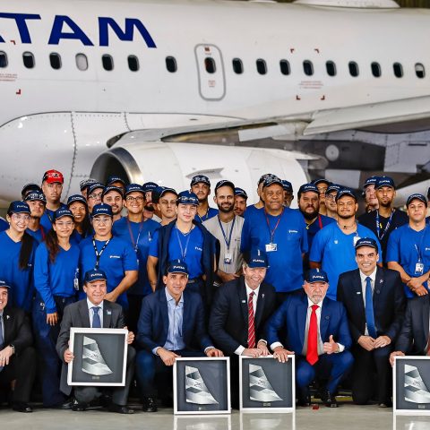 Investimentos de US$ 4 bilhões: Latam encomenda 24 aviões da Embraer: ‘‘parceria fantástica para ampliar voos e empregos no Brasil,diz Lula