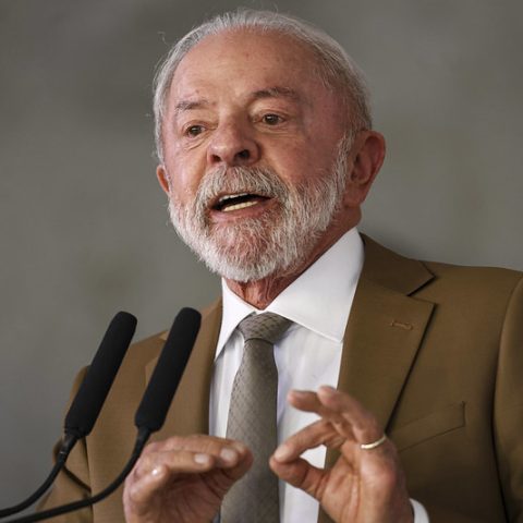 Lula zera PIS e Cofins do diesel para conter o aumento de combustíveis devido à guerra no Irã