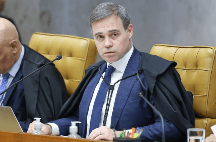 Após Vazamentos: Mendonça proíbe CPMI do INSS de acessar sala-cofre com dados de Daniel Vorcaro, do Master