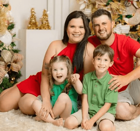 Pai, mãe e filhos de 2 e 6 anos morrem após carro derrapar e ser atingido por caminhão