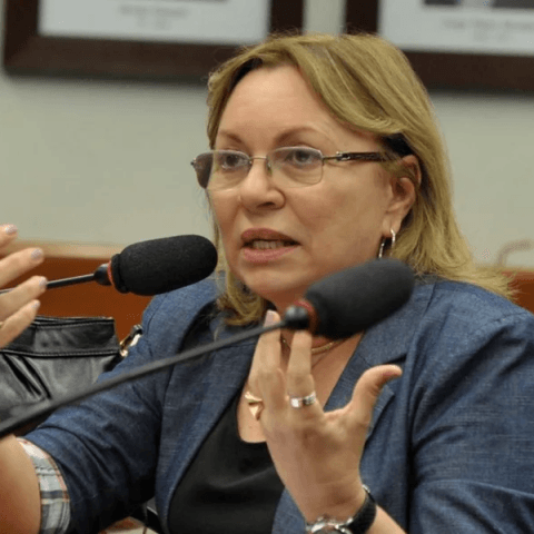 Desvios no INSS: Deputada é alvo de operação contra fraudes no INSS e coloca tornozeleira eletrônica