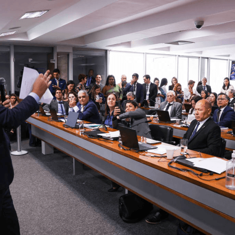 CPMI do INSS rejeita relatório final por 19 votos a 12