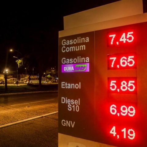 Preço da gasolina em Pernambuco chega a R$ 7,45 e é o maior do Nordeste e o terceiro mais caro do Brasil