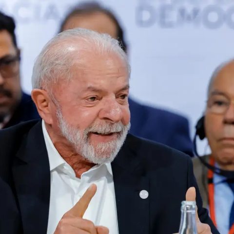 Lula defende fim da 6×1 e diz que ganhos não podem valer só para ricos