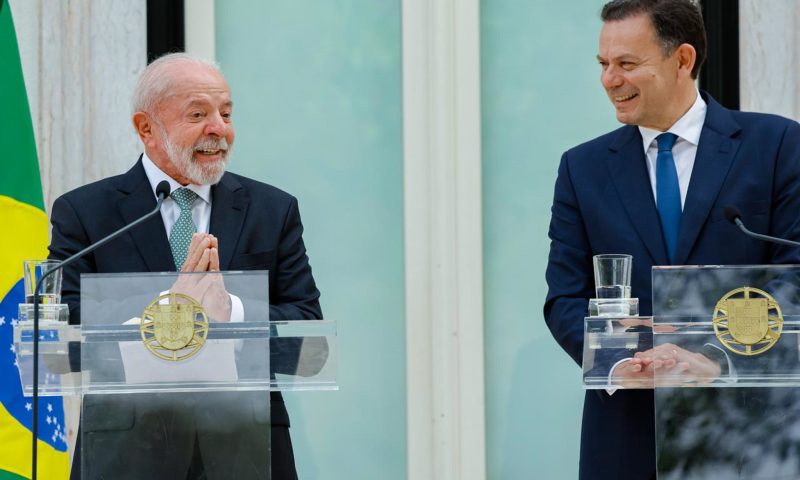 Ao lado de primeiro-ministro português, Lula defende imigrantes brasileiros em Portugal