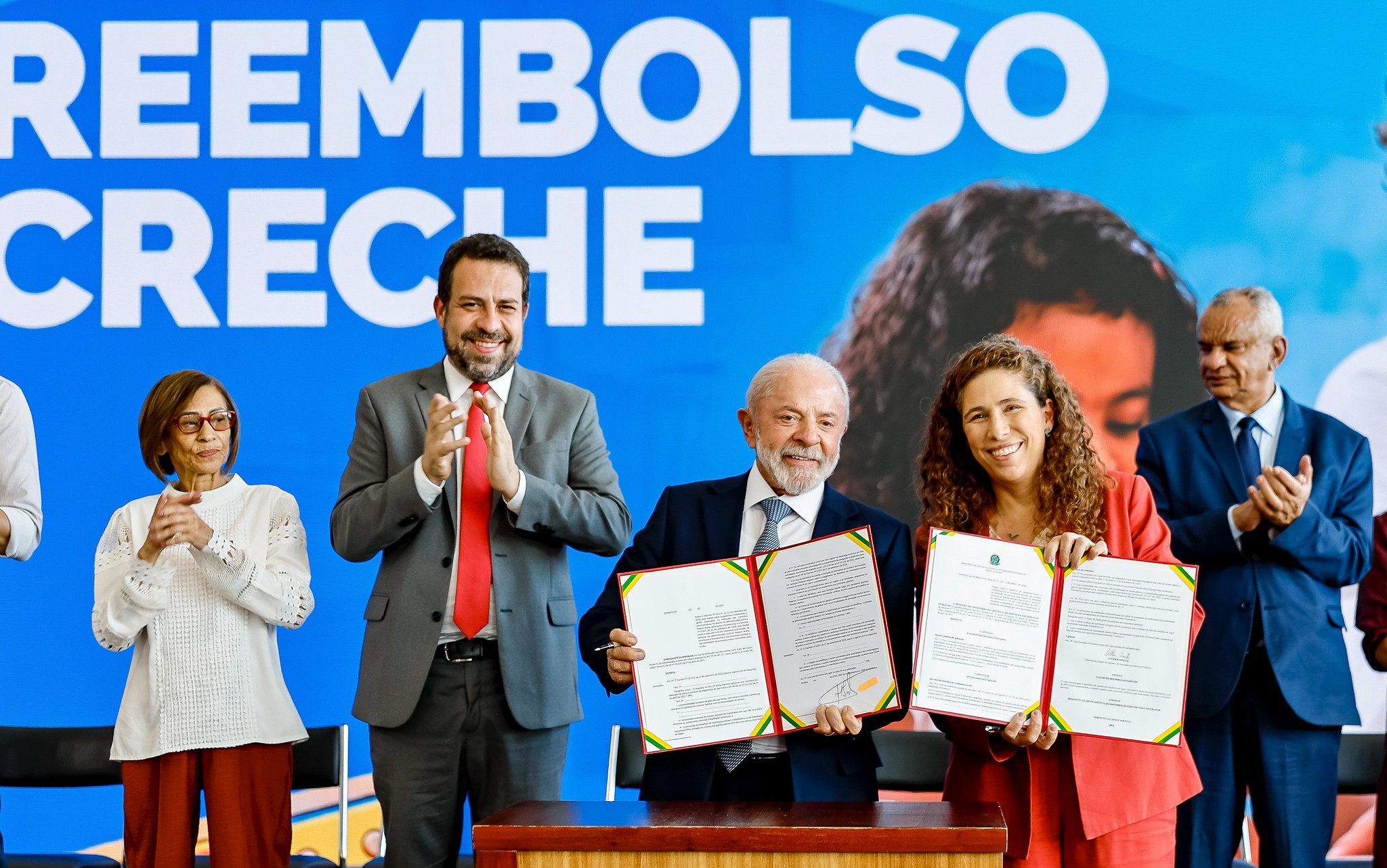 Governo regulamenta reembolso-creche e redução de jornada para terceirizados do serviço público