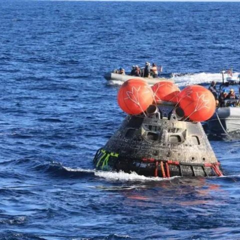 VIDEO: Artemis 2 pousa no Pacífico e conclui a primeira viagem tripulada à Lua do século 21