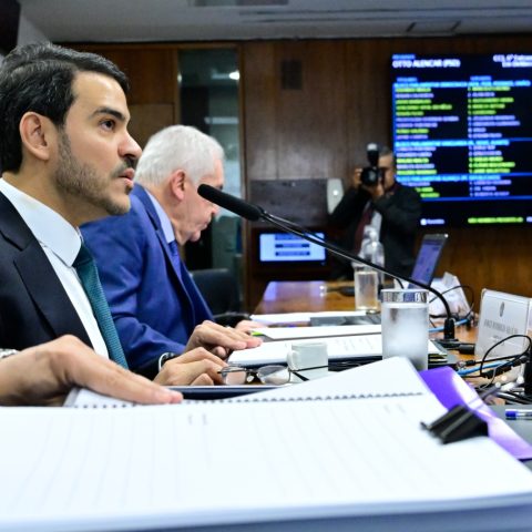 CCJ do Senado aprova Jorge Messias para o STF após sabatina; votação segue para plenário