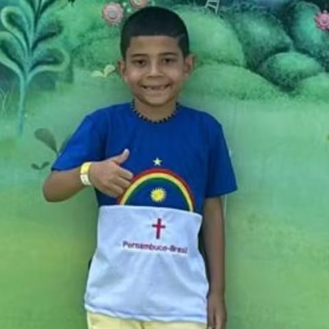 Menino de 8 anos morre com suspeita de meningite bacteriana após passar por três hospitais; família relata negligência