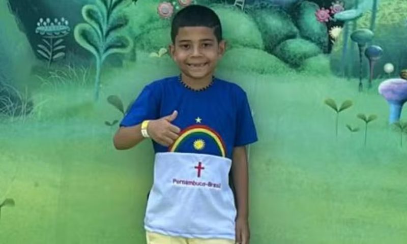 Menino de 8 anos morre com suspeita de meningite bacteriana após passar por três hospitais; família relata negligência