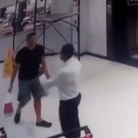 VIDEO:Delegado da PF é flagrado furtando iguaria de luxo no shopping Rio Mar no Recife