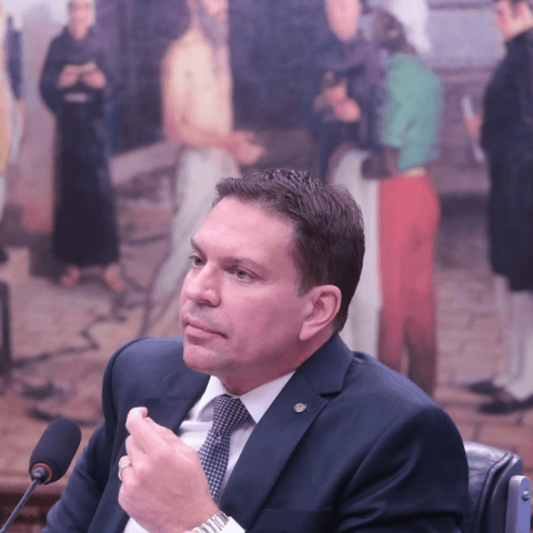 Ex-deputado Alexandre Ramagem foi abordado na rua pelo ICE em Orlando, teve documentos analisados e acabou preso