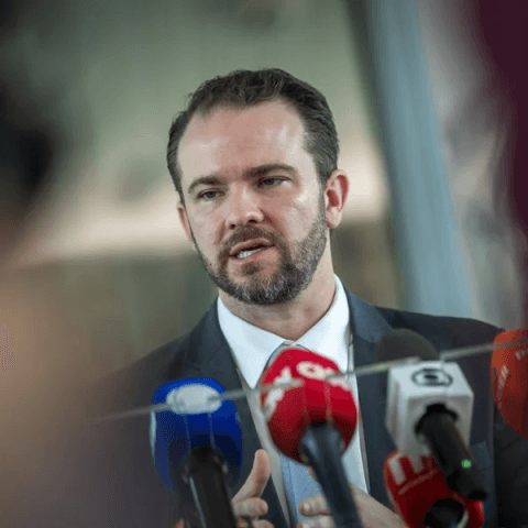 Novo Desenrola: Governo vai liberar FGTS para brasileiros endividados com desconto de até 90%,diz ministro