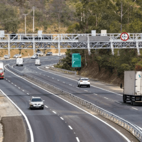 Governo suspende 3,4 milhões de multas em pedágio “free flow”; motorista poderá pedir ressarcimento